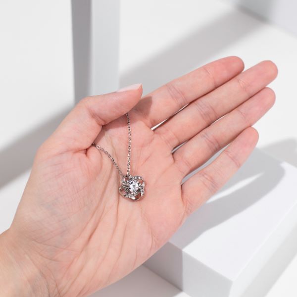 LK_SARA_600x600_V1-2